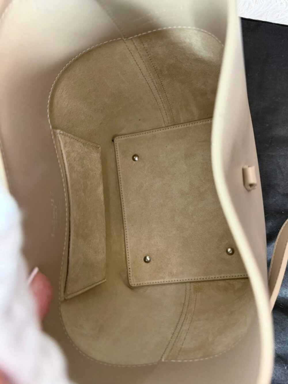 SAINT LAURENT Smooth Calfskin Le 37 Small Bucket Bag in Sea Salt - Picture 4 of 12